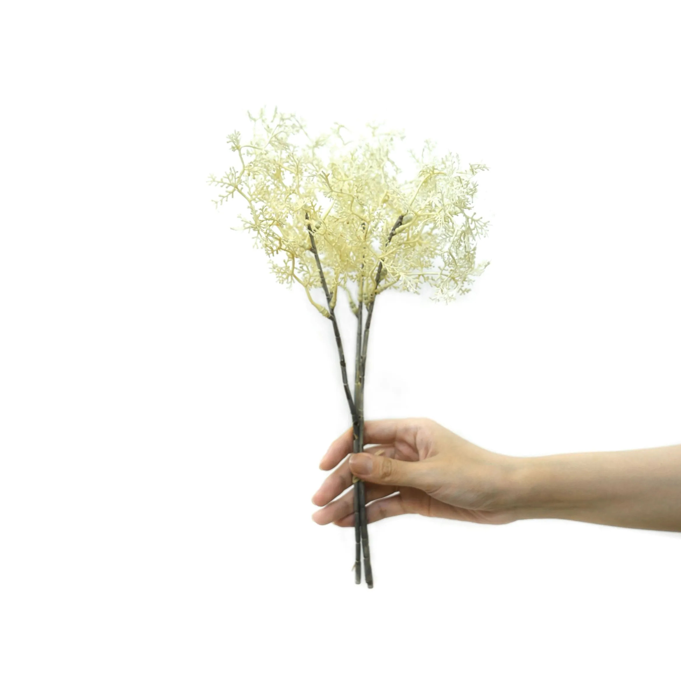 The application of silk flower bridal bouquets