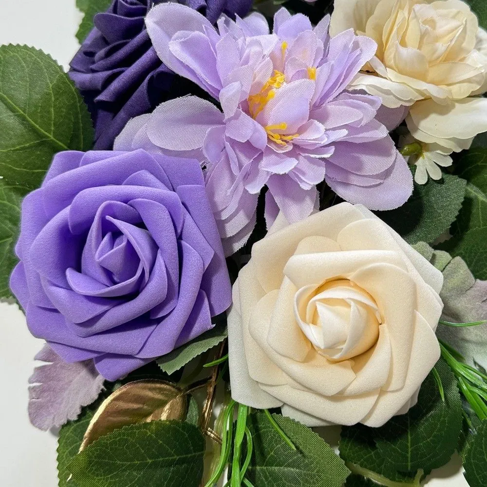 ลงชื่อดอกไม้สีม่วงและสีเขียว