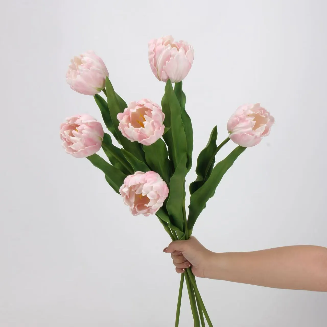 The application of silk flower centerpieces