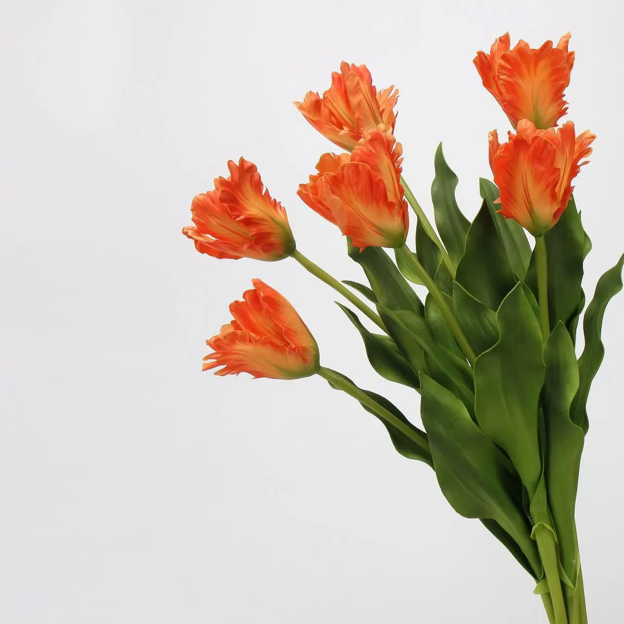 The application of decorating glass flower vases